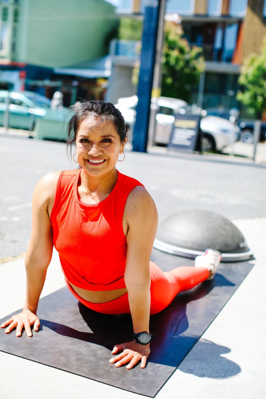 sfpersonaltrainerbrandphotoshoot-85 woman in workout clothes stretching